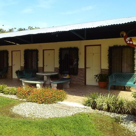Hotel Margarita Sierpe エクステリア 写真