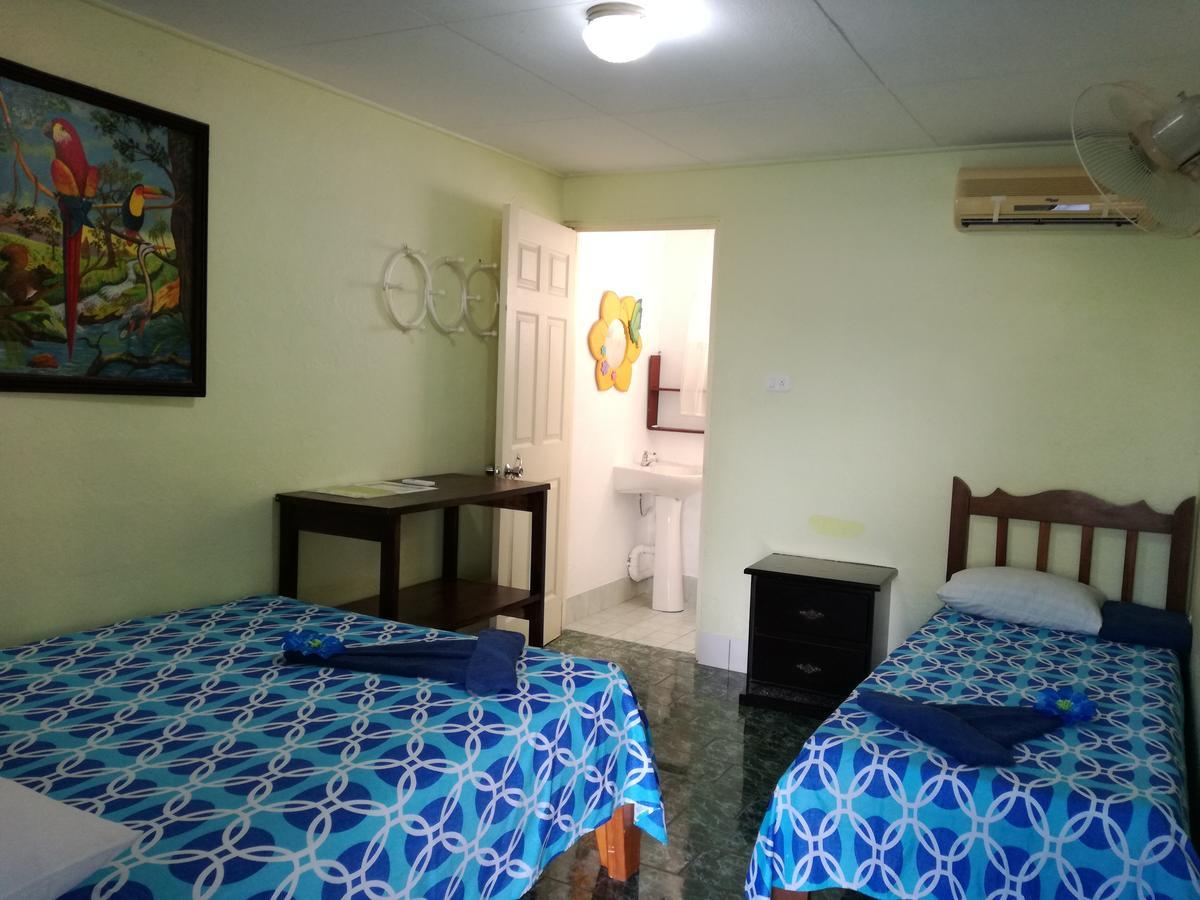 Hotel Margarita Sierpe エクステリア 写真
